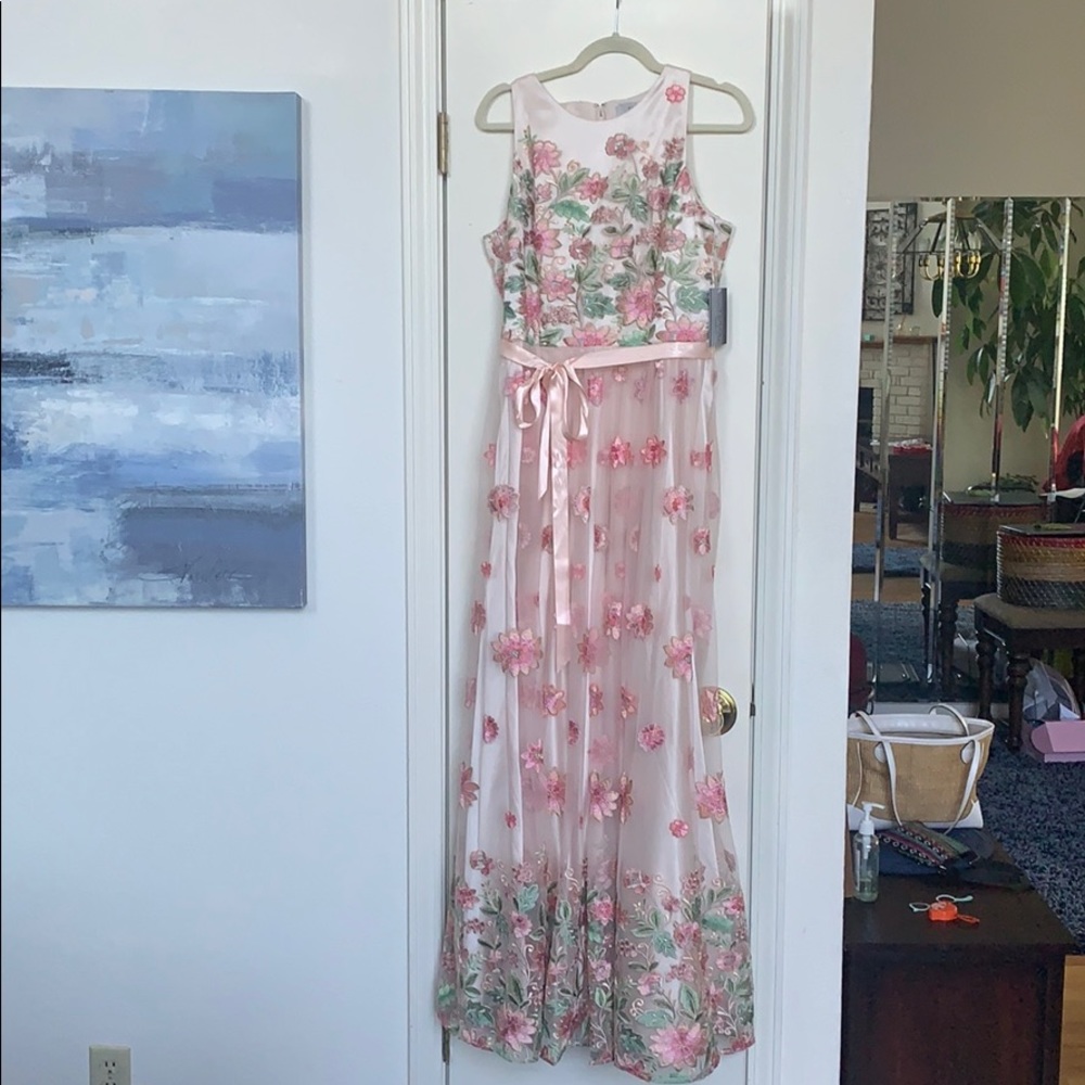 NWT Size 10 Tahari Formal Floral Gown